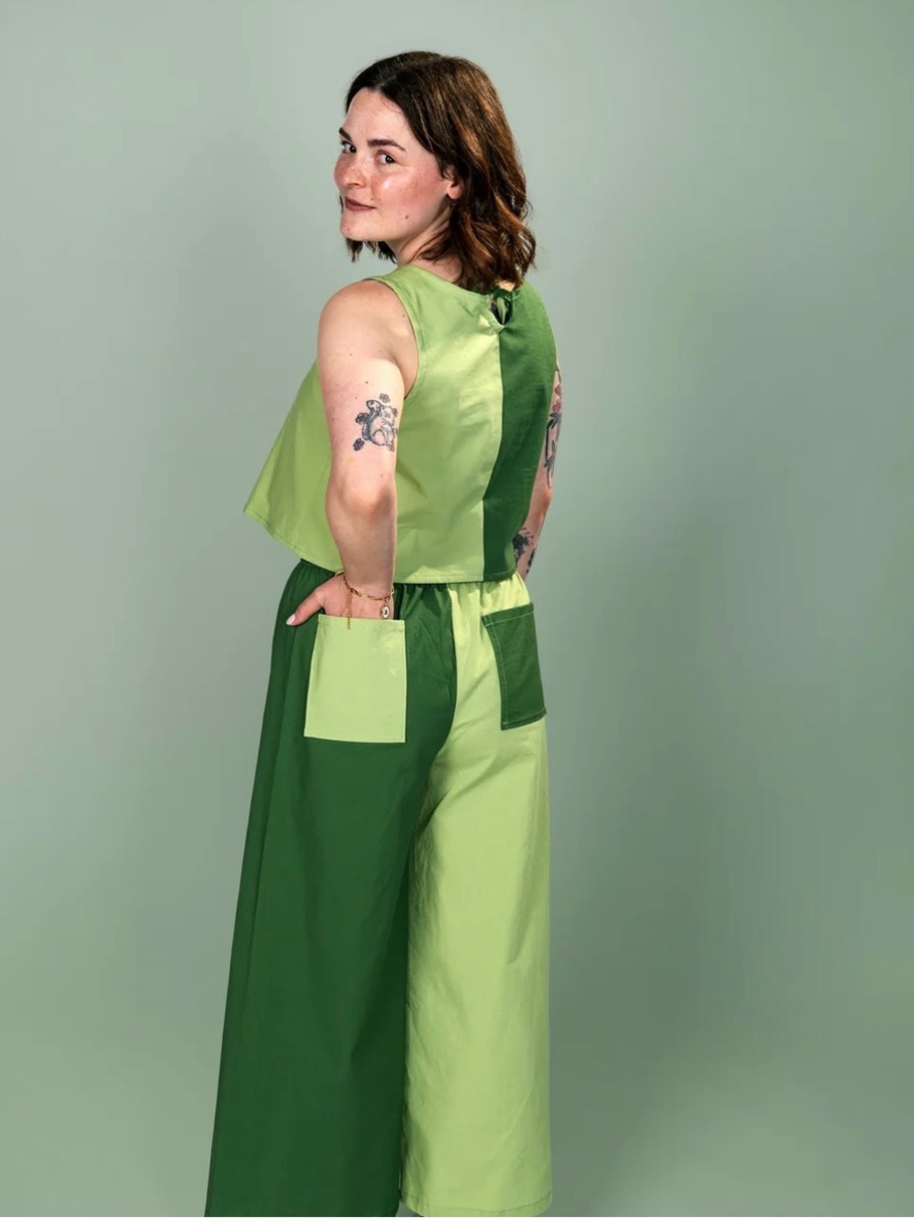 Isabella Eve Colorblock Green Two-Piece Medium Crop Top & Small Wide-Leg Pants - Picture 2 of 4
